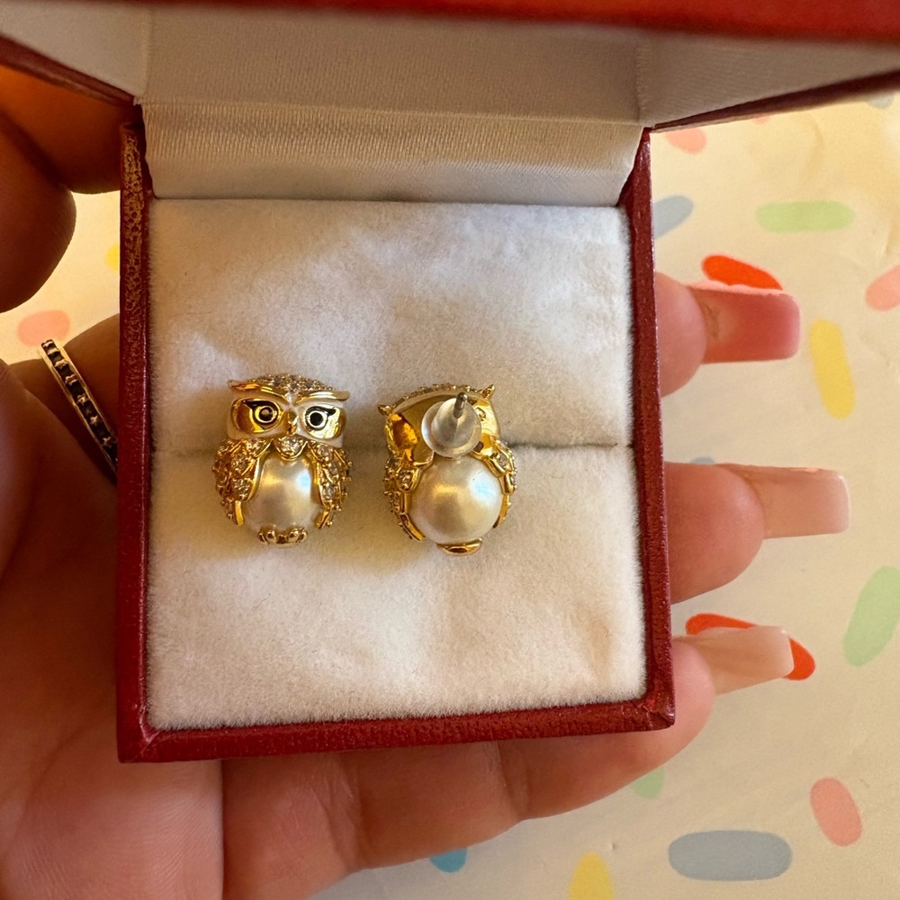 Kendra Scott Gold and White Earrings with Vintage-Inspired Design